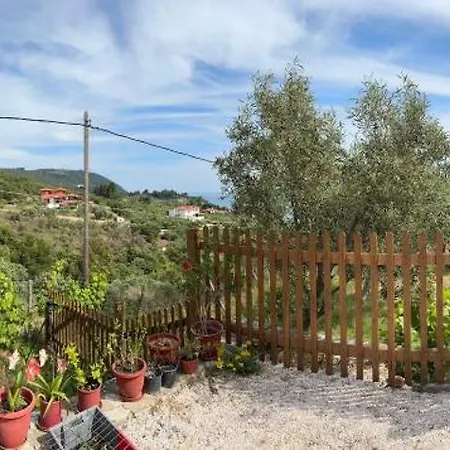 σε συγκρότημα στην *