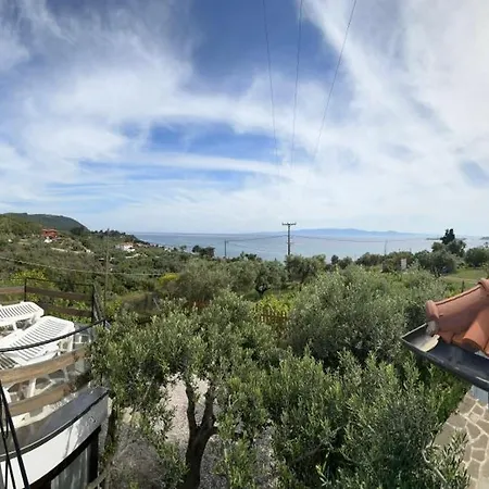 σε συγκρότημα στην Ouranoupoli